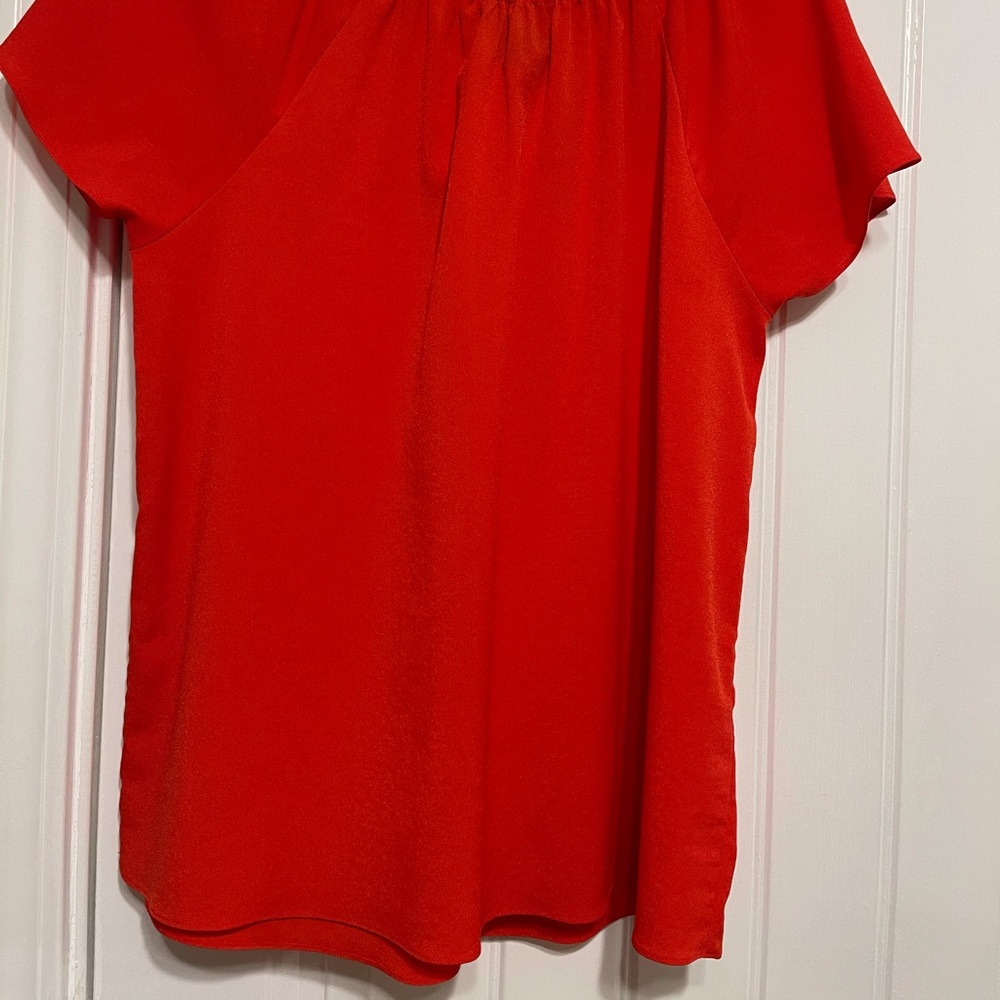 Red shirt - Picture 2 of 5